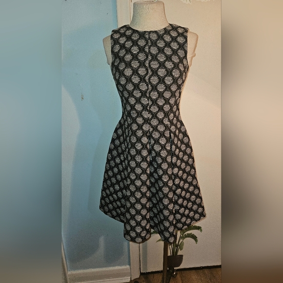 H&M Black and White Patterned Midi Dress. Size  8. Flare Skirt - Picture 9 of 9
